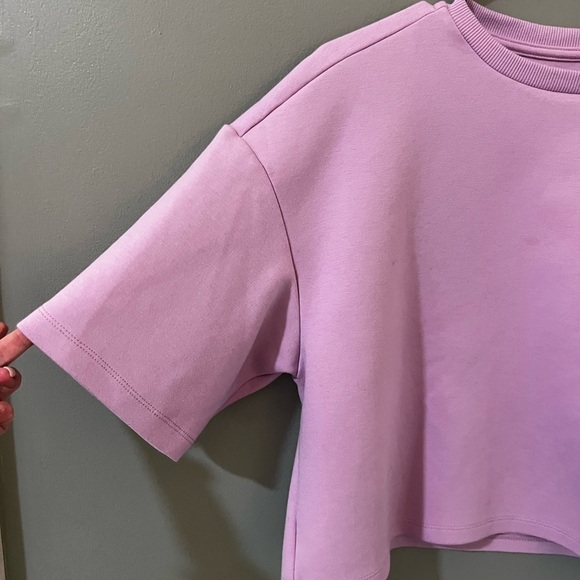Lee oversize cropped short sleeves sweatshirt, in Sugar Lilac, Size small - Picture 3 of 5